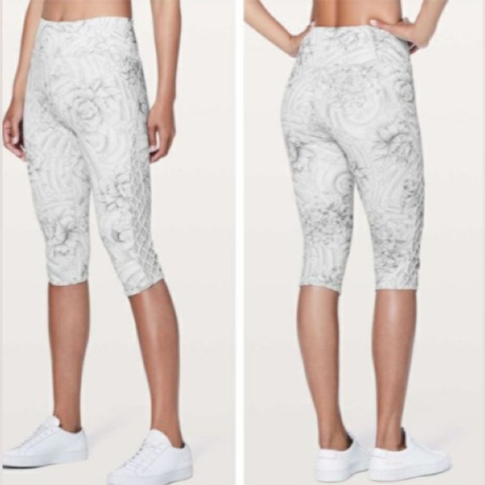 Lululemon Love Knot Crop 15in size 6
